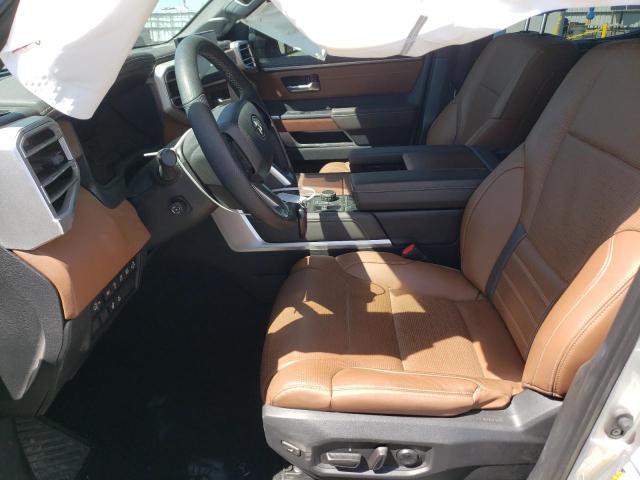 5TFMA5EC1NX003180 - 2022 TOYOTA TUNDRA CREWMAX PLATINUM Silber Foto 7