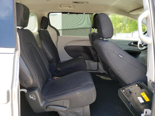 2C4RC1FG1JR356926 - 2018 CHRYSLER PACIFICA TOURING PLUS SILVER photo 11