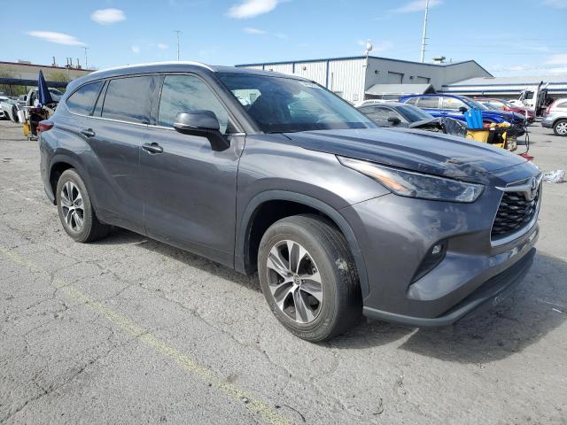 5TDGZRAH5NS130017 - 2022 TOYOTA HIGHLANDER XLE GRAY photo 4