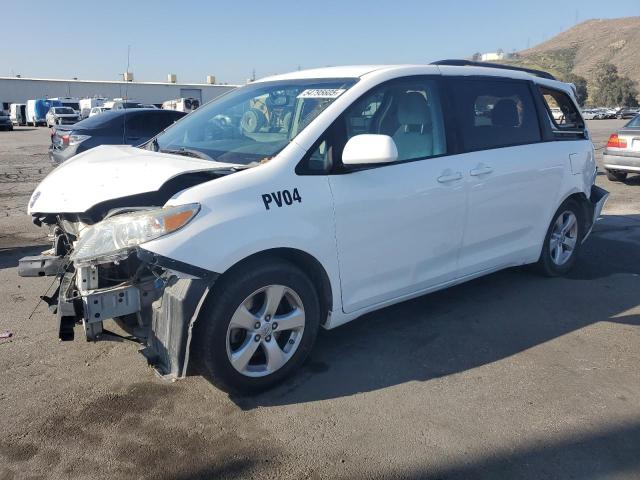 2014 TOYOTA SIENNA LE, null