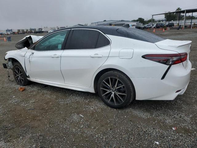 4T1G11AK1PU722030 - 2023 TOYOTA CAMRY SE NIGHT SHADE WHITE photo 2