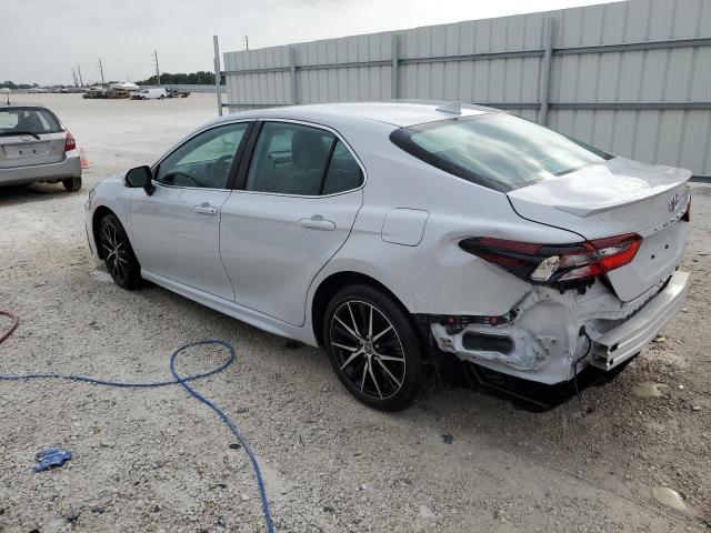 4T1G11AK2RU210473 - 2024 TOYOTA CAMRY SE NIGHT SHADE SILVER photo 2