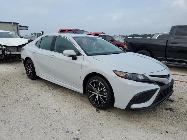 4T1G11AK2RU210473 - 2024 TOYOTA CAMRY SE NIGHT SHADE SILVER photo 4