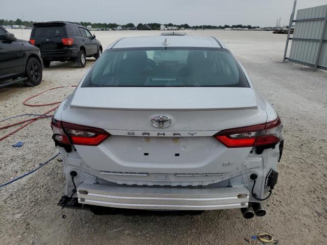 4T1G11AK2RU210473 - 2024 TOYOTA CAMRY SE NIGHT SHADE SILVER photo 6