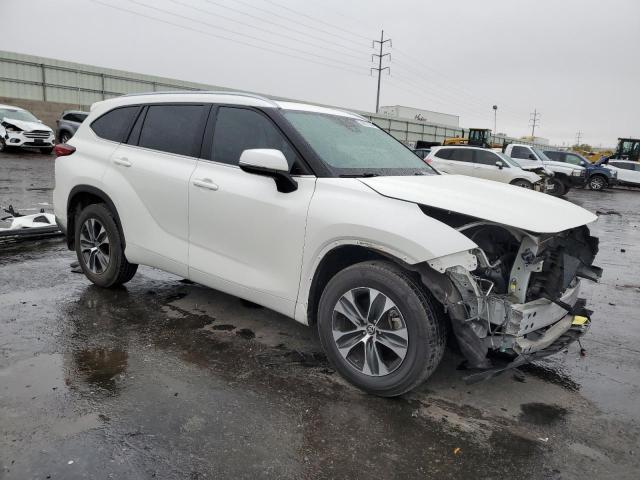 5TDHZRBH8LS501574 - 2020 TOYOTA HIGHLANDER XLE WHITE photo 4