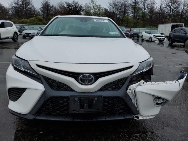 4T1G11BK4LU014329 - 2020 TOYOTA CAMRY SE WHITE photo 5