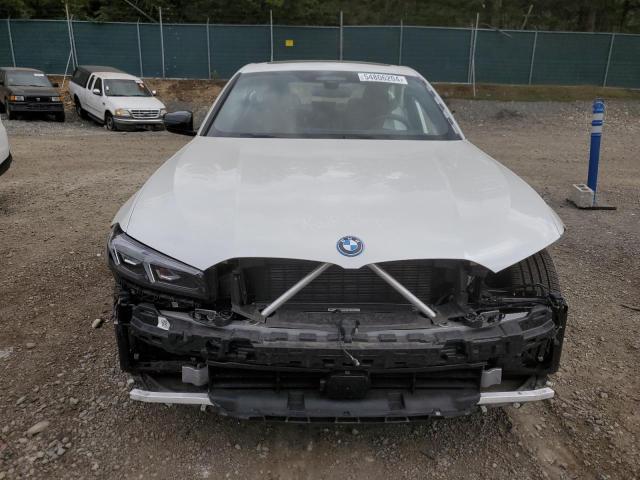 3MW39FS04P8D23287 - 2023 BMW 330XE Белый фото 5