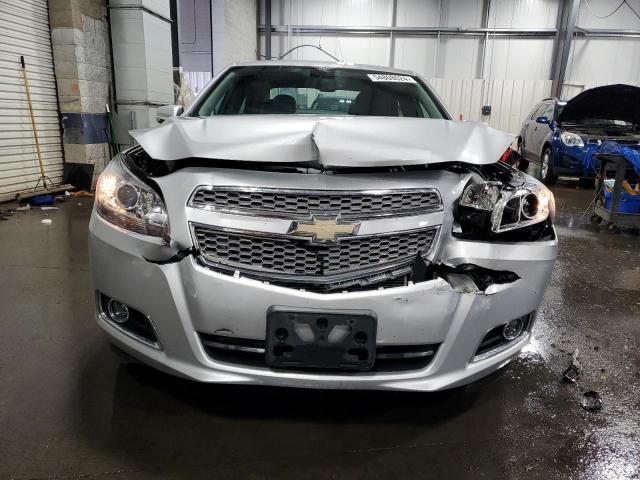 1G11H5SA6DF256722 - 2013 CHEVROLET MALIBU LTZ ვერცხლისფერი ფოტო 5