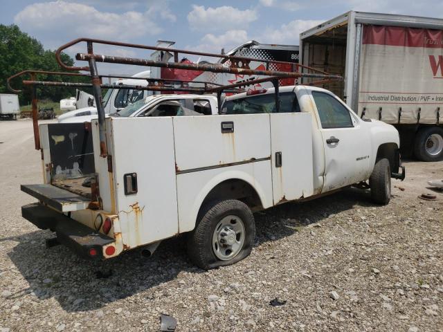 1GBHC24K28E154956 - 2008 CHEVROLET silverado C2500 HEAVY DUTY WHITE photo 3