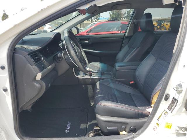 4T1BF1FK9FU099064 - 2015 TOYOTA CAMRY SE LE Beyaz fotoğraf 7