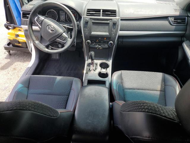 4T1BF1FK9FU099064 - 2015 TOYOTA CAMRY SE LE Beyaz fotoğraf 8