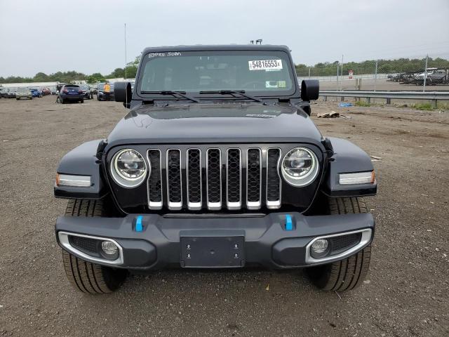 1C4JJXP62NW274356 - 2022 JEEP WRANGLER U SAHARA 4XE BLACK photo 5