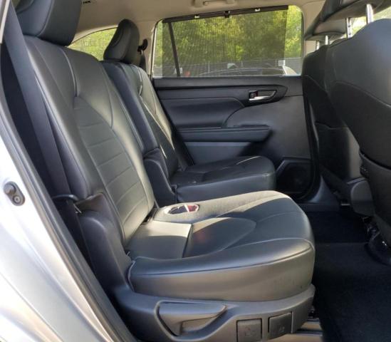 5TDGZRBH8MS118926 - 2021 TOYOTA HIGHLANDER XLE Արծաթագույն լուսանկար 11