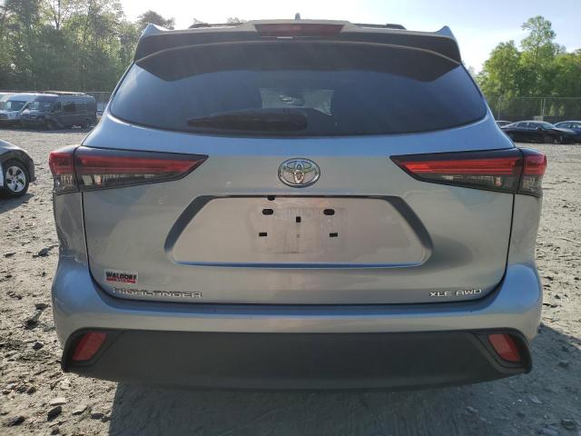 5TDGZRBH8MS118926 - 2021 TOYOTA HIGHLANDER XLE Արծաթագույն լուսանկար 6