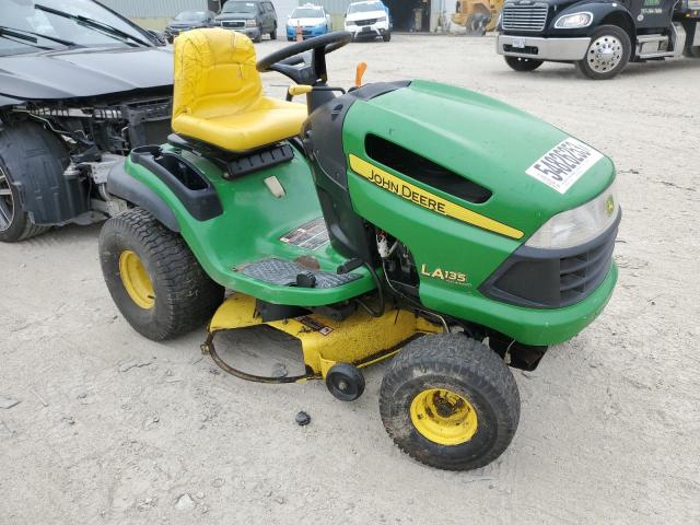 N0V1N54826253 - 2019 JOHN TRACTOR GREEN photo 1