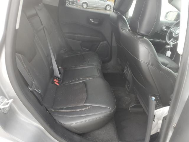 3C4NJDBB7JT192059 - 2018 JEEP COMPASS LATITUDE Srebrny zdjęcie 10