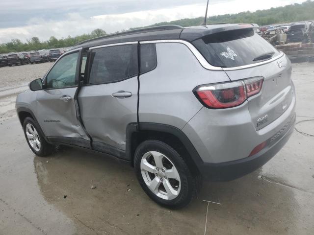 3C4NJDBB7JT192059 - 2018 JEEP COMPASS LATITUDE Srebrny zdjęcie 2