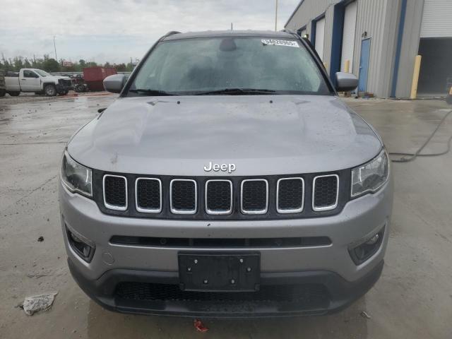 3C4NJDBB7JT192059 - 2018 JEEP COMPASS LATITUDE Srebrny zdjęcie 5