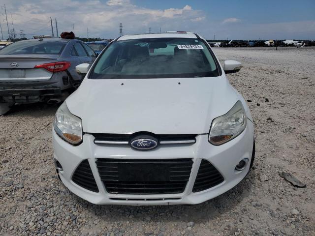 1FAHP3H24CL338533 - 2012 FORD FOCUS SEL WHITE photo 5