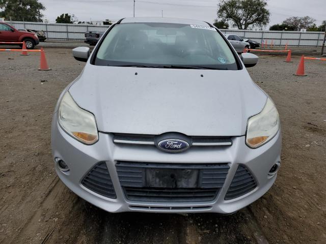 1FAHP3K23CL362590 - 2012 FORD FOCUS SE SILVER photo 5