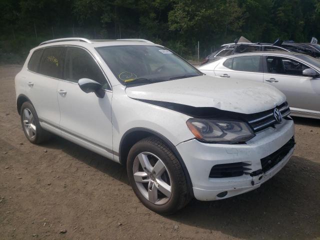 WVGEP9BP2ED003607 - 2014 VOLKSWAGEN TOUAREG V6 TDI WHITE photo 4