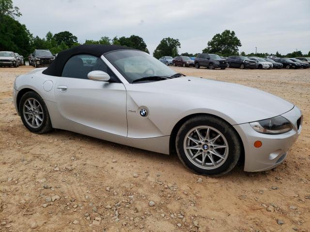 4USBT33525LS55600 - 2005 BMW Z4 2.5 SILVER photo 4