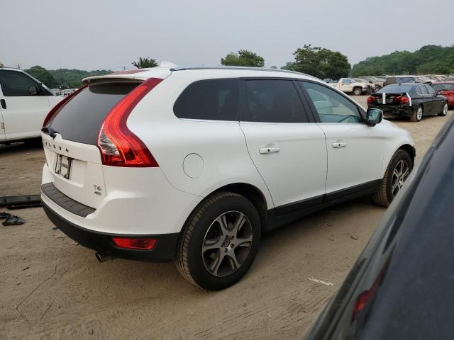 YV4902DZ3D2428678 - 2013 VOLVO XC60 T6 WHITE photo 3