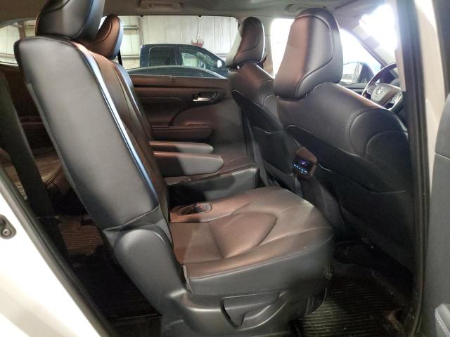 5TDGZRBH5MS069605 - 2021 TOYOTA HIGHLANDER XLE WHITE photo 11