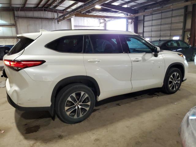 5TDGZRBH5MS069605 - 2021 TOYOTA HIGHLANDER XLE WHITE photo 3