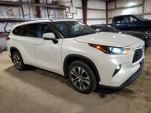 5TDGZRBH5MS069605 - 2021 TOYOTA HIGHLANDER XLE WHITE photo 4