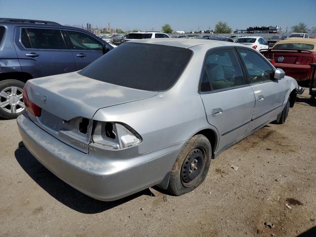 1HGCG5640YA153677 - 2000 HONDA ACCORD LX SILVER photo 3