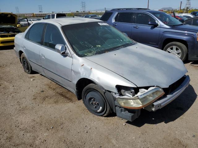 1HGCG5640YA153677 - 2000 HONDA ACCORD LX SILVER photo 4