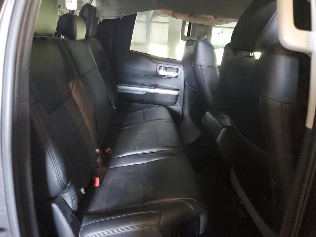 5TFUY5F1XJX694373 - 2018 TOYOTA TUNDRA DOUBLE CAB SR/SR5 GRAY photo 10