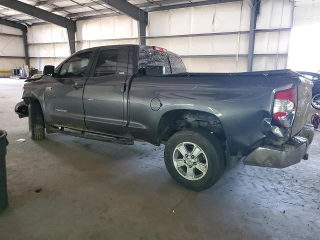 5TFUY5F1XJX694373 - 2018 TOYOTA TUNDRA DOUBLE CAB SR/SR5 GRAY photo 2