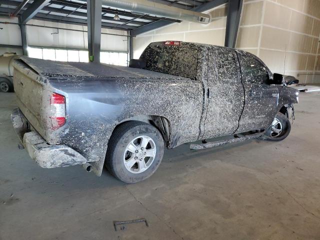 5TFUY5F1XJX694373 - 2018 TOYOTA TUNDRA DOUBLE CAB SR/SR5 GRAY photo 3