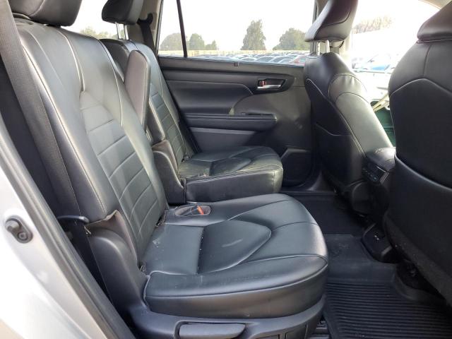 5TDHZRBH2MS555177 - 2021 TOYOTA HIGHLANDER XLE SILVER photo 11