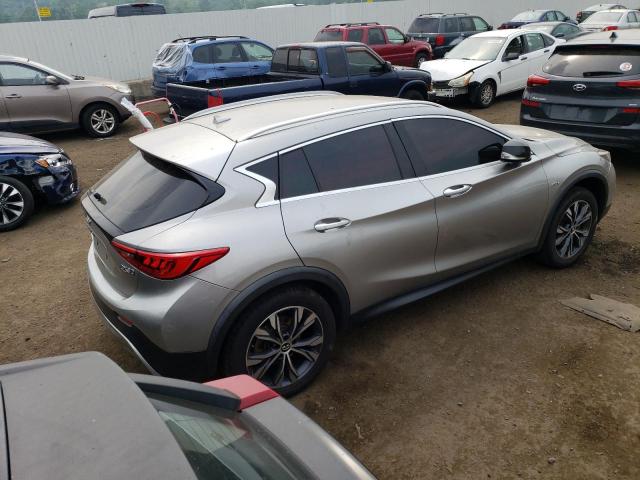 SJKCH5CR6HA033911 - 2017 INFINITI QX30 BASE SILVER photo 3