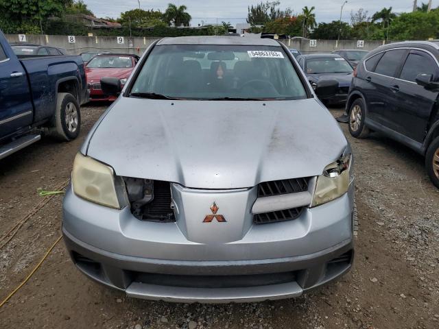 JA4LX31F25U032603 - 2005 MITSUBISHI OUTLANDER LS SILVER photo 5