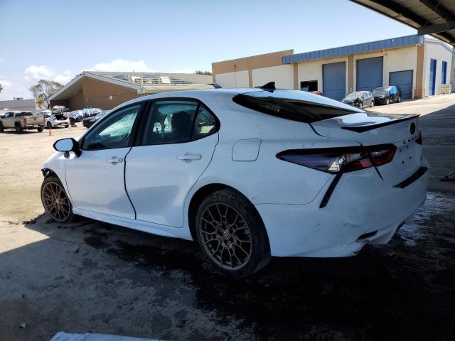 4T1T11AK1RU195480 - 2024 TOYOTA CAMRY SE NIGHT SHADE WHITE photo 2