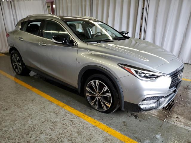 SJKCH5CR9HA025589 - 2017 INFINITI QX30 BASE Արծաթագույն լուսանկար 4