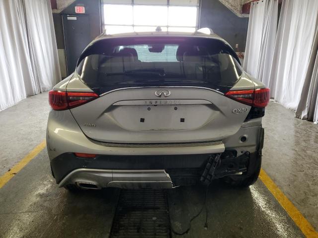 SJKCH5CR9HA025589 - 2017 INFINITI QX30 BASE Արծաթագույն լուսանկար 6