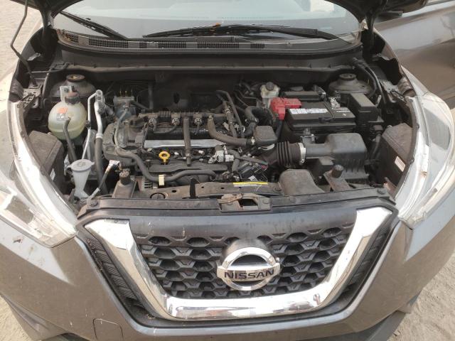 3N1CP5CU5KL550260 - 2019 NISSAN KICKS S GRAY photo 11