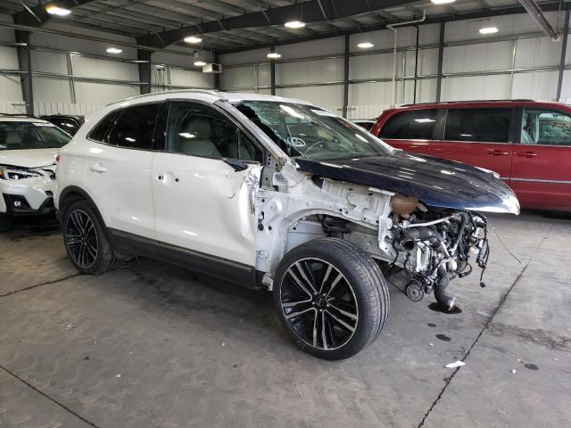 5LMTJ3DH4HUL07373 - 2017 LINCOLN MKC RESERVE WHITE photo 4