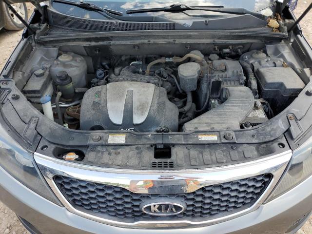 5XYKTDA21CG280419 - 2012 KIA SORENTO BASE GRAY photo 12