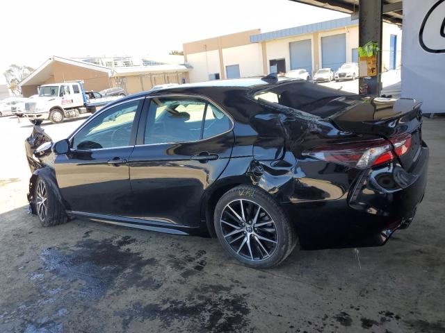 4T1G11AK2PU810780 - 2023 TOYOTA CAMRY SE NIGHT SHADE BLACK photo 2