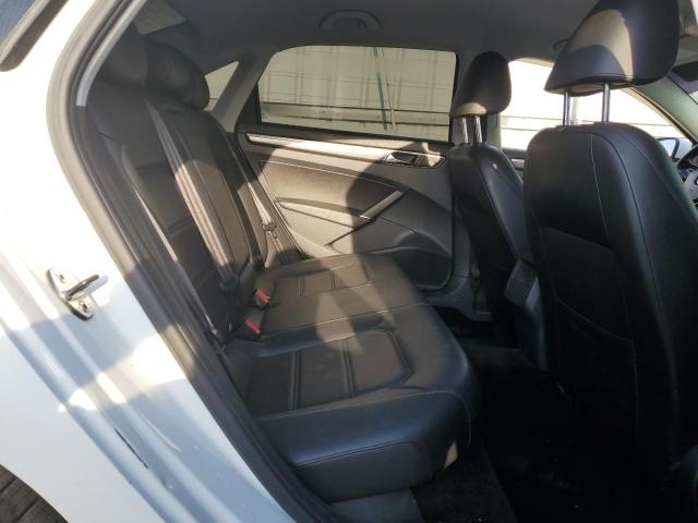 1VWDT7A33HC075132 - 2017 VOLKSWAGEN PASSAT R-LINE თეთრი ფოტო 10