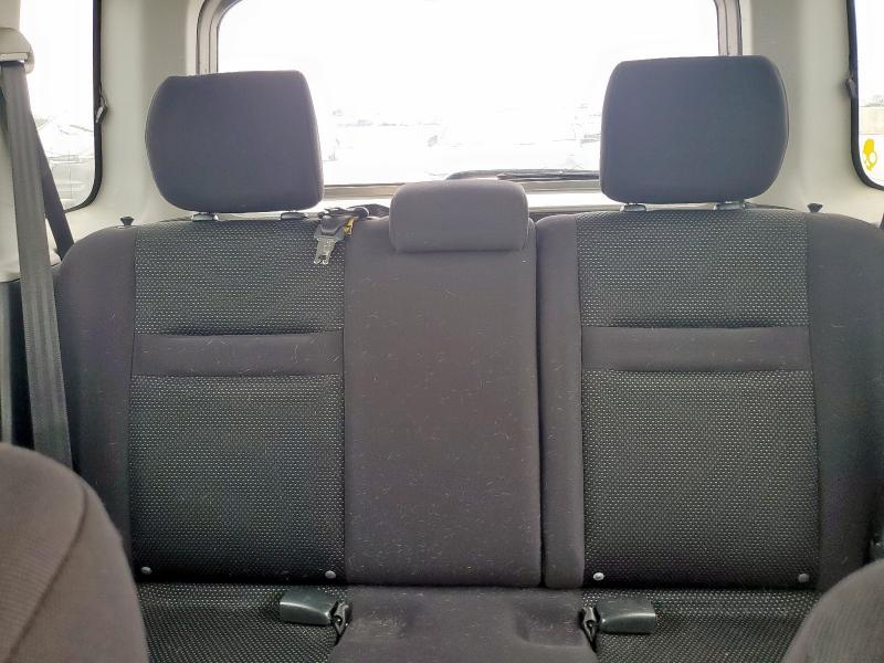 JTLKT334950203383 - 2005 TOYOTA SCION XB GRAY photo 10