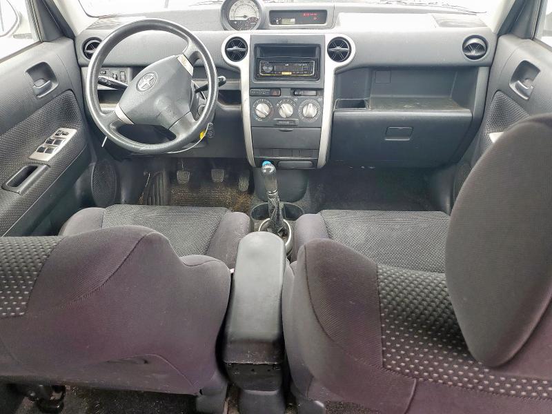 JTLKT334950203383 - 2005 TOYOTA SCION XB GRAY photo 8