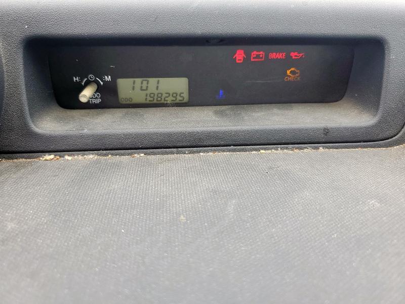 JTLKT334950203383 - 2005 TOYOTA SCION XB GRAY photo 9