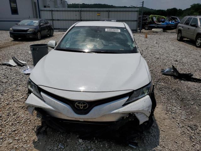 4T1B11HK8KU743644 - 2019 TOYOTA CAMRY L WHITE photo 5